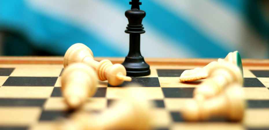 king chess piece